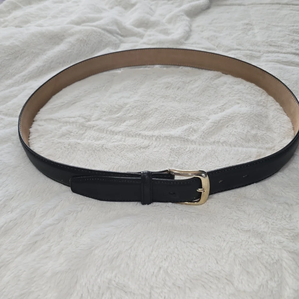 Classic Black Leather Belt with Gold Buckle Mens 36 Like New